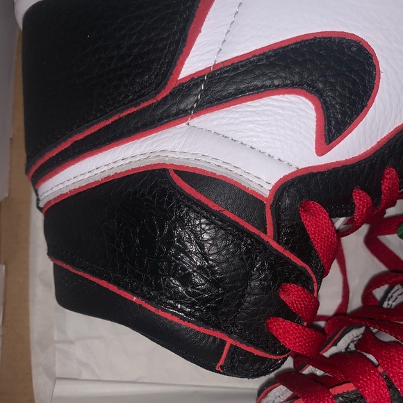 Jordan 1 Bloodlines mid - Picture 3 of 3